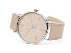 Nomos Glashütte Ludwig neomatik 36 Champagner Automatik Edelstahl beiges Zifferblatt beiges Lederband – Damenuhren Uhr ohne Datum aus Edelstahl. Das Gehäuse ist rund und silber. Das Lederarmband ist beige. Das Zifferblatt ist arabisch Index und beige. – Ansicht 2