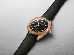Oris Divers Sixty-Five Cotton Candy Automatik Bronze 38mm schwarzes Zifferblatt schwarzes Kautschukband – Herrenuhren Uhr mit Datum aus Bronze und Kautschuk. Das Gehäuse ist rund und roségold. Das Kautschuk / Kunststoff / Silikon Armband ist schwarz. Das Zifferblatt ist ein Index in schwarz. – Ansicht 2