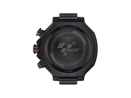 Tissot T-Race MotoGP                 2023 Chronograph Limited Edition  Quarz – Herrenuhren Chronograph aus Edelstahl und PVD beschichtet. Das Gehäuse ist rund und schwarz. Das Kautschuk / Kunststoff / Silikon Armband ist rot. Das Zifferblatt ist arabisch Index und schwarz. – Ansicht 3