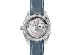 Omega Seamaster Aqua Terra 150M Automatik Kleine Sekunde Edelstahl 41mm blaues Zifferblatt Kautschukband – Herrenuhren Uhr mit Datum aus Edelstahl und Kautschuk. Das Gehäuse ist rund und silber. Das Kautschuk / Kunststoff / Silikon Armband ist blau. Das Zifferblatt ist ein Index in blau. – Ansicht 2