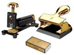 El Casco Geschenkset Locher und Tischhefter schwarz und vergoldet – Büroaccessoires Büroset in schwarz und vergoldet.
