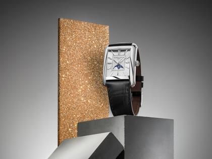 Frederique Constant Classics Carree Moonphase Automatik Edelstahl 42x30mm silbernes Zifferblatt schwarzes Lederband – Herrenuhren Uhr ohne Datum aus Edelstahl und Leder. Das Gehäuse ist rechteckig und silber. Das Lederarmband ist schwarz. Das Zifferblatt ist ein Index in silber. – Ansicht 5
