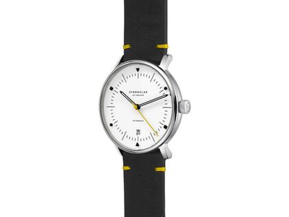 Sternglas Naos Edition Bauhaus X Gelb Automatik Edelstahl 38mm beiges Zifferblatt schwarzes Lederband – Herrenuhren Uhr mit Datum aus Edelstahl. Das Gehäuse ist rund und silber. Das Lederarmband ist schwarz. Das Zifferblatt ist ein Index in beige. – Ansicht 3