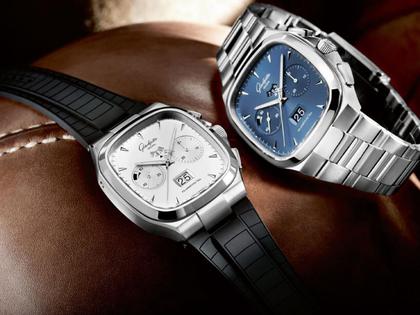 Glashütte Original Seventies Chronograph blaues Zifferblatt Metallband – Herrenuhren Chronograph aus Edelstahl. Das Gehäuse ist quadratisch und silber. Das Edelstahlarmband ist silber. Das Zifferblatt ist ein Index in blau. – Ansicht 5