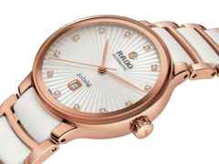 Rado Centrix Diamonds Automatik Edelstahl Roségold-PVD 30,5mm weißes Zifferblatt mit Brillanten Metallband – Damenuhren Uhr mit Datum aus Edelstahl, Keramik und PVD beschichtet. Das Gehäuse ist rund und roségold. Das Keramikarmband ist weiß. Das Zifferblatt ist ein Index in weiß. – Ansicht 2