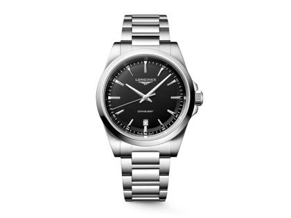 Longines Conquest Quarz Edelstahl 41mm schwarzes Zifferblatt Metallband – Herrenuhren Uhr mit Datum aus Edelstahl. Das Gehäuse ist rund und silber. Das Edelstahlarmband ist silber. Das Zifferblatt ist ein Index in schwarz.