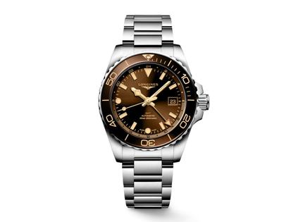 Longines HydroConquest GMT Automatik Edelstahl 41mm braunes Zifferblatt Metallband – Herrenuhren Uhr mit Datum aus Edelstahl und Keramik. Das Gehäuse ist rund und silber. Das Edelstahlarmband ist silber. Das Zifferblatt ist ein Index in braun.