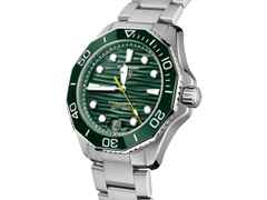 TAG Heuer Aquaracer Professional 300 Date Automatik Edelstahl 42mm grünes Zifferblatt Metallband – Herrenuhren Uhr mit Datum aus Edelstahl und Keramik. Das Gehäuse ist rund und silber. Das Edelstahlarmband ist silber. Das Zifferblatt ist ein Index in grün. – Ansicht 2