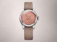 Oris Big Crown Pointer Date Automatik Edelstahl 29mm rosa Zifferblatt braunes Lederband – Damenuhren Uhr mit Datum aus Edelstahl. Das Gehäuse ist rund und silber. Das Lederarmband ist braun. Das Zifferblatt ist ohne Zeichen und rosa. – Ansicht 2