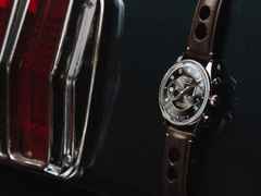 Union Glashütte Noramis Chronograph Sachsen Classic 2022 Limited Edition Automatik Edelstahl 42mm graues Zifferblatt braunes Lederband – Herrenuhren Chronograph aus Edelstahl. Das Gehäuse ist rund und silber. Das Lederarmband ist braun. Das Zifferblatt ist arabisch Index und grau. – Ansicht 7