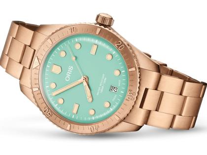 Oris Divers Sixty-Five Cotton Candy Automatik Bronze 38mm grünes Zifferblatt Metallband – Damenuhren Uhr mit Datum aus Bronze. Das Gehäuse ist rund und roségold. Das Metallarmband ist roségold. Das Zifferblatt ist ein Index in grün. – Ansicht 2