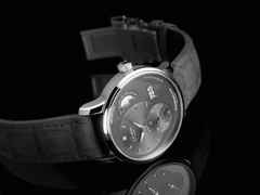 Glashütte Original PanoMaticLunar Automatik Edelstahl 40mm graues Zifferblatt graues Lederband – Herrenuhren Uhr mit Datum aus Edelstahl. Das Gehäuse ist rund und silber. Das Lederarmband Kroko / Alligator ist anthrazit. Das Zifferblatt ist ein Index in grau. – Ansicht 2