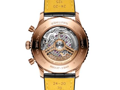 Breitling Navitimer B01 Chronograph 46 Rotgold silbernes Zifferblatt schwarzes Lederband – Herrenuhren Chronograph aus 750 Rotgold. Das Gehäuse ist rund und roségold. Das Lederarmband Kroko / Alligator ist schwarz. Das Zifferblatt ist ein Index in silber. – Ansicht 2
