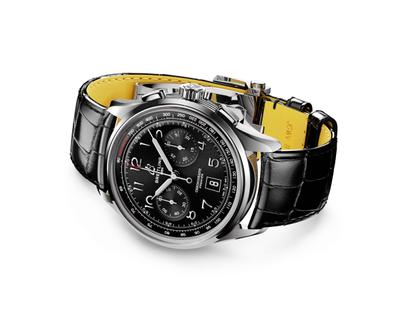 Breitling Premier B01 Chronograph 42 Automatik Edelstahl schwarzes Zifferblatt schwarzes Lederband – Herrenuhren Chronograph aus Edelstahl und Leder. Das Gehäuse ist rund und silber. Das Lederarmband Kroko / Alligator ist schwarz. Das Zifferblatt ist arabisch und schwarz. – Ansicht 3