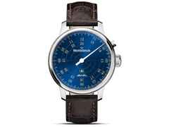 MeisterSinger Bell Hora Automatik Edelstahl mittelblau Lederband braun – Herrenuhren Uhr ohne Datum aus Edelstahl. Das Gehäuse ist rund und silber. Das Lederarmband ist braun. Das Zifferblatt ist arabisch und blau.
