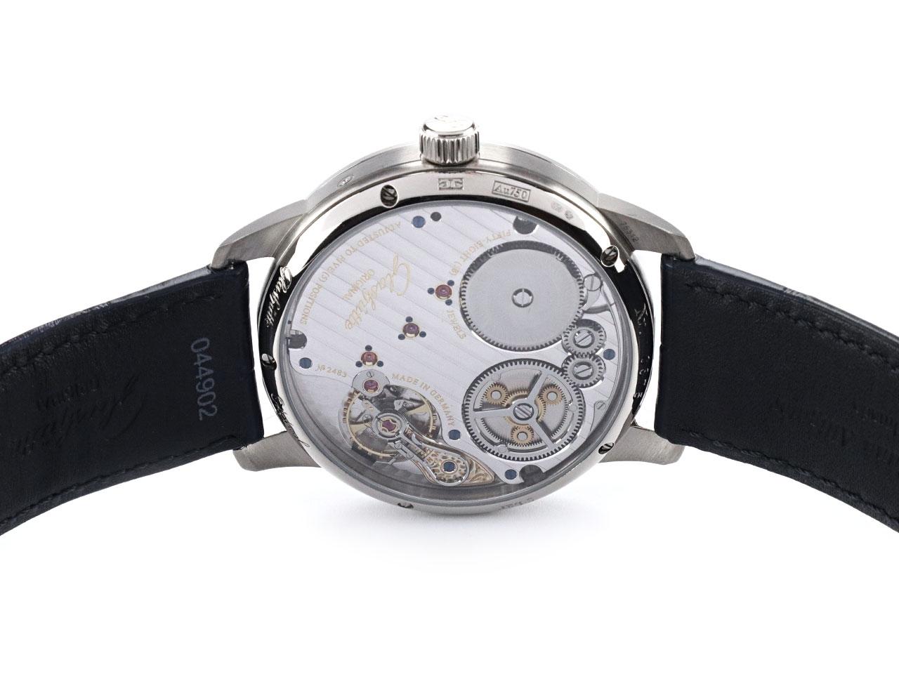 Glashütte Original Senator Chronometer Handaufzug Weißgold blau Lederband 1-58-01-05-34-30 Full Set Occasion New – Herrenuhren Uhr mit Datum aus 750 Weißgold, Edelstahl und Leder. Das Gehäuse ist rund und silber. Das Lederarmband Kroko / Alligator ist blau. Das Zifferblatt ist römisch und blau. – Ansicht 2
