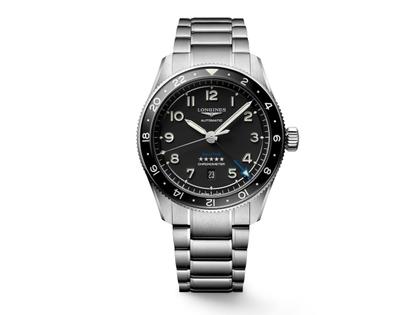 Longines Spirit Zulu Time Automatik Edelstahl 42mm mattschwarzes Zifferblatt Metallband – Herrenuhren Uhr mit Datum aus Edelstahl und Keramik. Das Gehäuse ist rund und silber. Das Edelstahlarmband ist silber. Das Zifferblatt ist arabisch und schwarz.