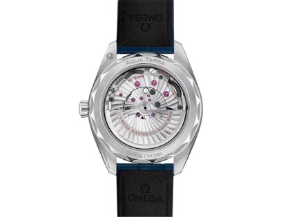 Omega Seamaster Aqua Terra 150M Automatik Edelstahl 41mm blaues Zifferblatt Lederband – Herrenuhren Uhr mit Datum aus Edelstahl. Das Gehäuse ist rund und silber. Das Lederarmband Kroko / Alligator ist blau. Das Zifferblatt ist ein Index in blau. – Ansicht 4