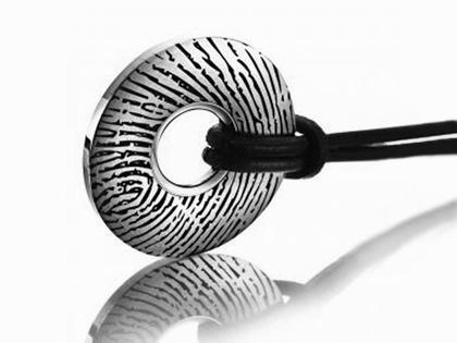 Meister Fingerprint Anhänger Amulett Men´s Collection – Halsschmuck Collier aus 750 Weißgold, Titan und und .