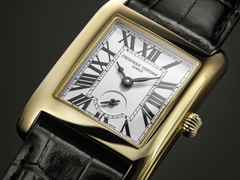 Frederique Constant Classics Carree Small Seconds Quarz Edelstahl Gelbgold-PVD 36x25mm weißes Zifferblatt schwarzes Lederband – Damenuhren Uhr mit Datum aus Edelstahl, Leder und PVD beschichtet. Das Gehäuse ist rechteckig und gelbgold. Das Lederarmband Kroko / Alligator ist schwarz. Das Zifferblatt ist römisch und weiß. – Ansicht 5