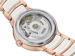 Rado Centrix Diamonds Automatik Edelstahl Roségold-PVD 35mm weißes Zifferblatt mit Brillanten Metallband – Damenuhren Uhr mit Datum aus Edelstahl, Keramik und PVD beschichtet. Das Gehäuse ist rund und roségold. Das Keramikarmband ist weiß. Das Zifferblatt ist ein Index in weiß. – Ansicht 4