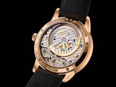 Glashütte Original PanoMaticCalendar Automatik Rotgold 42mm silbernes Zifferblatt braunes Lederband – Herrenuhren Uhr mit Kalender aus 750 Rotgold. Das Gehäuse ist rund und roségold. Das Lederarmband Kroko / Alligator ist braun. Das Zifferblatt ist ein Index in silber. – Ansicht 6