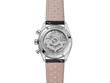 TAG Heuer Carrera Chronograph Tourbillon Automatik Edelstahl 42mm silbernes Zifferblatt schwarzes Lederband – Herrenuhren Chronograph aus Edelstahl und Leder. Das Gehäuse ist rund und silber. Das Lederarmband ist schwarz. Das Zifferblatt ist ein Index in silber. – Ansicht 3