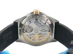 Glashütte Original SeaQ Panoramadatum Automatik Edelstahl und Rotgold 43mm Kautschukband 1-36-13-04-91-33 Full Set, Service 2026 mit Garantie Occasion Refurbished – Herrenuhren Uhr mit Datum aus 750 Rotgold, Edelstahl und Keramik. Das Gehäuse ist rund und silber-rotgold. Das Kautschuk / Kunststoff / Silikon Armband ist schwarz. Das Zifferblatt ist arabisch Index und schwarz. – Ansicht 2