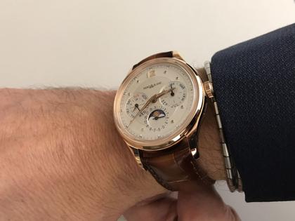 Montblanc Heritage  Automatik Perpetual Calendar 40 mm Rosegold Limited Edition – Herrenuhren Uhr mit Kalender aus 750 Rotgold. Das Gehäuse ist rund und roségold. Das Lederarmband Kroko / Alligator ist braun. Das Zifferblatt ist arabisch Index und weiß. – Ansicht 4