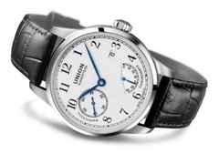 Union Glashütte 1893 Johannes Dürrstein Edition Gangreserve Handaufzug Edelstahl 41mm weißes Zifferblatt braunes Lederband – Herrenuhren Uhr mit Datum aus Edelstahl. Das Gehäuse ist rund und silber. Das Lederarmband ist schwarz. Das Zifferblatt ist arabisch und weiß. – Ansicht 2