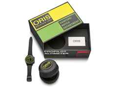 Oris ProPilot Altimeter "Mission Control" X Bamford Watch Department Automatik Karbon 47mm schwarzes Zifferblatt schwarzes Textilband Limited Edition – Herrenuhren Uhr mit Datum aus Carbon, Leder, PVD beschichtet und Titan. Das Gehäuse ist rund und schwarz. Das Textilarmband ist schwarz. Das Zifferblatt ist arabisch Index und schwarz. – Ansicht 7