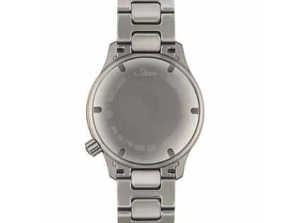 Sinn Spezialuhren T50 GBDR Automatik Titan 41mm schwarzes Zifferblatt Metallband – Herrenuhren Uhr mit Datum aus Bronze und Titan. Das Gehäuse ist rund und bronze. Das Titanarmband ist grau. Das Zifferblatt ist ein Index in schwarz. – Ansicht 2