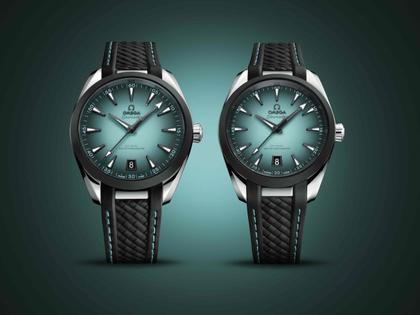 Omega Seamaster Aqua Terra 150M Automatik Edelstahl 41mm türkisfarbenes Zifferblatt schwarzes Kautschukband – Herrenuhren Uhr mit Datum aus Edelstahl, Kautschuk und Keramik. Das Gehäuse ist rund und silber. Das Kautschuk / Kunststoff / Silikon Armband ist schwarz. Das Zifferblatt ist ein Index in türkis. – Ansicht 2