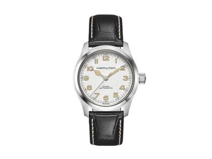 Hamilton Khaki Field Murph Automatik Edelstahl 38mm weißes Zifferblatt schwarzes Lederband – Herrenuhren Uhr ohne Datum aus Edelstahl. Das Gehäuse ist rund und silber. Das Lederarmband ist schwarz. Das Zifferblatt ist arabisch und weiß.