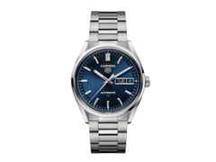 TAG Heuer Carrera Day-Date Automatik Edelstahl 41mm blaues Zifferblatt Metallband – Herrenuhren Uhr mit Datum aus Edelstahl. Das Gehäuse ist rund und silber. Das Edelstahlarmband ist silber. Das Zifferblatt ist ein Index in blau.