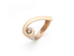 Angela Hübel Sternschnuppe Ring mit Brillant klein – Ringe Ring mit Besatz aus 750 Rotgold.