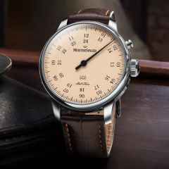 MeisterSinger Bell Hora Edelstahl beiges Zifferblatt braunes Lederband – Herrenuhren Uhr ohne Datum aus Edelstahl. Das Gehäuse ist rund und silber. Das Lederarmband ist braun. Das Zifferblatt ist arabisch und beige. – Ansicht 5