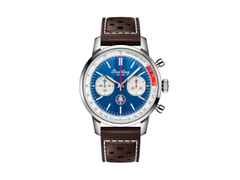 Breitling Top Time B01 Shelby Cobra Automatik Edelstahl 41mm blaues Zifferblatt braunes Lederband – Herrenuhren Chronograph aus Edelstahl. Das Gehäuse ist rund und silber. Das Lederarmband ist braun. Das Zifferblatt ist ein Index in blau.