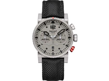 Hanhart PRIMUS Monochrome Pilot Chronograph Automatik Edelstahl 44mm graues Zifferblatt schwarzes Textilband – Herrenuhren Chronograph aus Edelstahl. Das Gehäuse ist rund und silber. Das Textilarmband ist schwarz. Das Zifferblatt ist arabisch Index und grau.