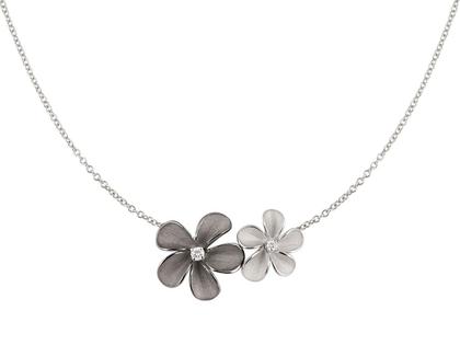Cammilli Firenze Cherry Bloom Collier White Ice und Black Lava mit Brillanten 0,050ct – Halsschmuck Collier aus 750 Weißgold.