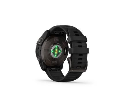 Garmin epix Pro Sapphire Titan carbongrau beschichtet 47 mm Kautschukband schwarz – Herrenuhren Uhr Multifunktion aus DLC beschichtet, Kautschuk und Titan. Das Gehäuse ist rund und schwarz. Das Kautschuk / Kunststoff / Silikon Armband ist schwarz. Das Zifferblatt ist digital und schwarz. – Ansicht 6