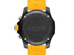 Breitling Endurance Pro 44 Chronograph Quarz Breitlight schwarzes Zifferblatt gelbes Kautschukband – Herrenuhren Chronograph aus Sonstiges. Das Gehäuse ist rund und schwarz. Das Kautschuk / Kunststoff / Silikon Armband ist gelb. Das Zifferblatt ist arabisch und schwarz. – Ansicht 2