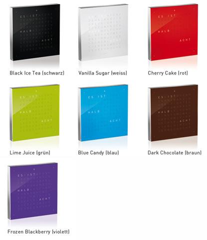 Qlocktwo Earth 13.5 Metal Collection Golden Legend mit Aluminiumgehäuse – Großuhren Tischuhr aus Aluminium. Das Gehäuse ist quadratisch und gelbgold. Das Zifferblatt ist digital und gelbgold. – Ansicht 2