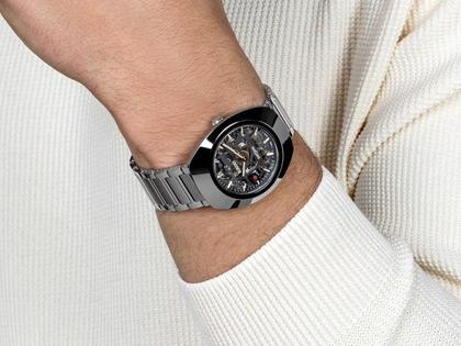 Rado DiaStar Original Skeleton Automatik Edelstahl 38mm skelettiertes Zifferblatt Metallband – Herrenuhren Uhr ohne Datum aus Edelstahl und Keramik. Das Gehäuse ist oval und silber. Das Edelstahlarmband ist silber. Das Zifferblatt ist ein Index in grau. – Ansicht 6