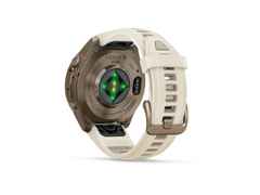 Garmin Fenix 9 Pro inReach Titan 43mm digitales Display beiges Silikonband – Herrenuhren Uhr Multifunktion aus Kautschuk und Titan. Das Gehäuse ist rund und bronze. Das Kautschuk / Kunststoff / Silikon Armband ist beige. Das Zifferblatt ist digital und schwarz. – Ansicht 4