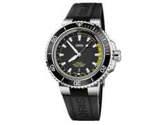 Oris Aquis Depth Gauge Automatik Edelstahl 46mm schwarzes Zifferblatt schwarzes Kautschukband – Herrenuhren Uhr mit Datum aus Edelstahl. Das Gehäuse ist rund und silber. Das Kautschuk / Kunststoff / Silikon Armband ist schwarz. Das Zifferblatt ist ein Index in schwarz.
