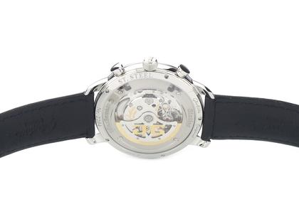 Glashütte Original Sixties Chronograph Automatik Edelstahl 42mm silbernes Zifferblatt schwarzes Lederband 1-39-34-03-22-04 Full Set Occasion Refurbished – Herrenuhren Chronograph aus Edelstahl und Leder. Das Gehäuse ist rund und silber. Das Lederarmband Kroko / Alligator ist schwarz. Das Zifferblatt ist arabisch Index und silber. – Ansicht 2