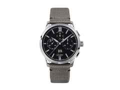 Glashütte Original Senator Chronograph Panoramadatum Automatik Edelstahl 42mm schwarzes Zifferblatt graues Textilband – Herrenuhren Chronograph aus Edelstahl. Das Gehäuse ist rund und silber. Das Textilarmband ist grau. Das Zifferblatt ist römisch Index und schwarz.