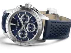 Hamilton Jazzmaster Performer Auto Chrono Edelstahl 42mm dunkelblaues Zifferblatt dunkelblaues Lederband – Herrenuhren Chronograph aus Edelstahl und Leder. Das Gehäuse ist rund und silber. Das Lederarmband ist blau. Das Zifferblatt ist arabisch Index und blau. – Ansicht 3