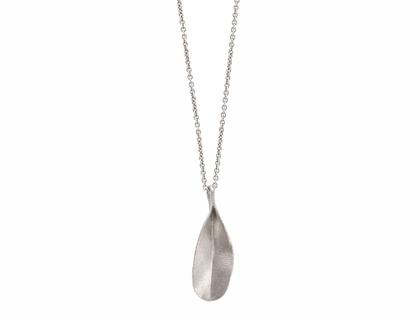 Heiring Blatt Anhänger Small breit Silber rhodiniert – Anhänger Anhänger ohne Besatz in silber und aus 925 Silber und rhodiniert.